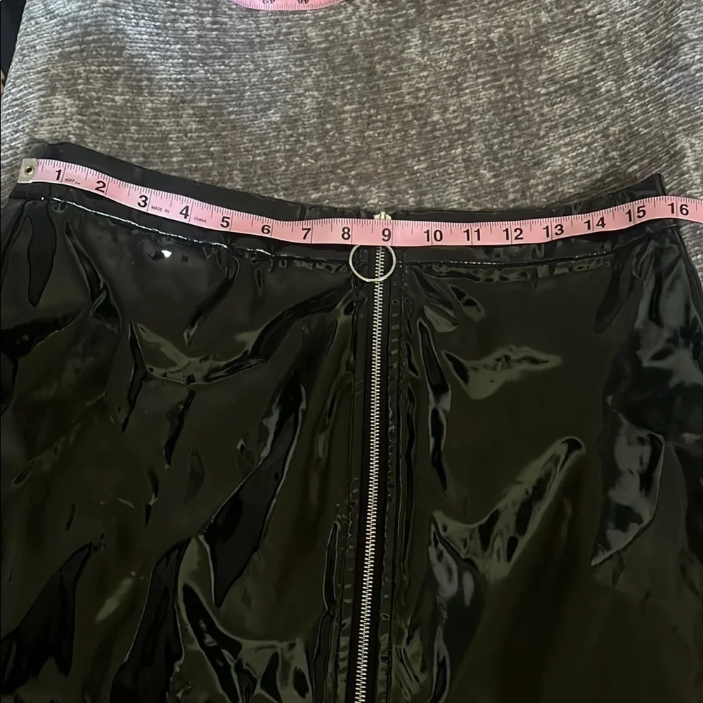 Renvy Zip Front Black Vinyl Mini Skirt M